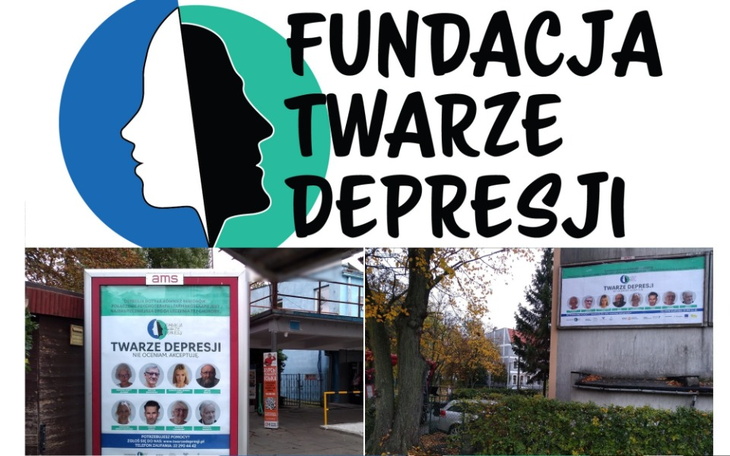 Plakaty fundacji na zewnątrz budynku.