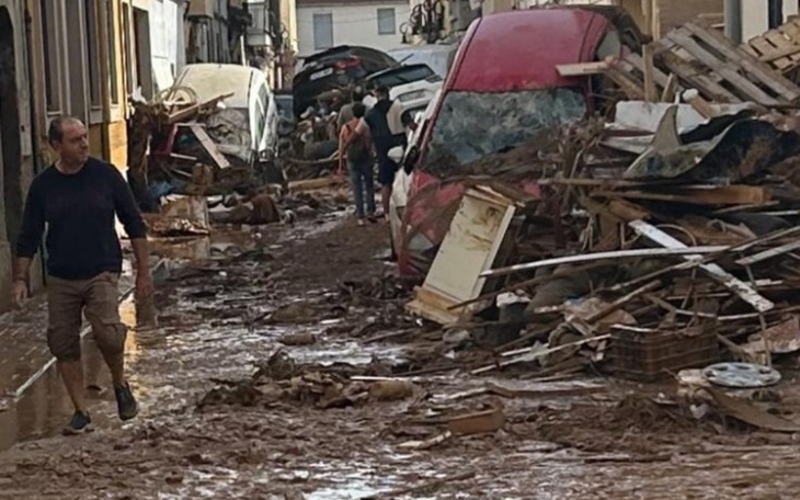 Zbiórka Pomoc powodzianom Walencja - zdjęcie główne