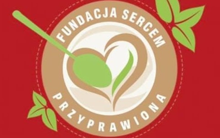 Logo fundacji z sercem i łyżką.