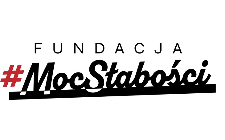 Logo Fundacji Moc Stabości, napis na białym tle.