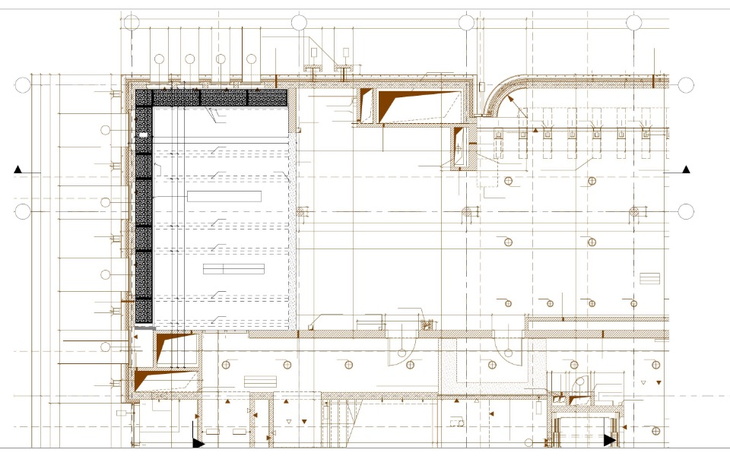 Plan architektoniczny budynku z detalami konstrukcyjnymi.