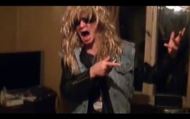 Zbiórka Na bombaskie radio narodowe - zdjęcie główne