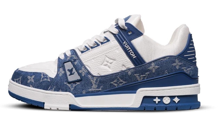 Stylowe sneakersy Louis Vuitton w niebieskim kolorze.