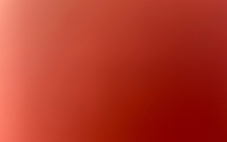 Rozmyty obraz w odcieniach czerwieni.