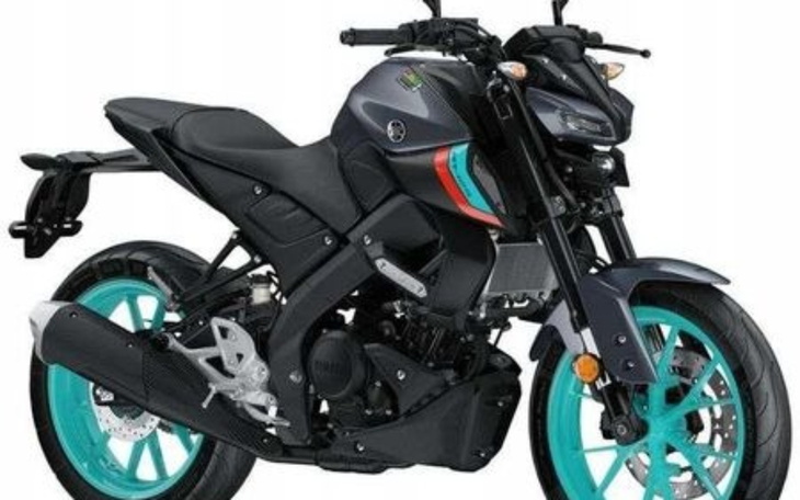 Nowoczesny motocykl w ciemnych kolorach z akcentami.