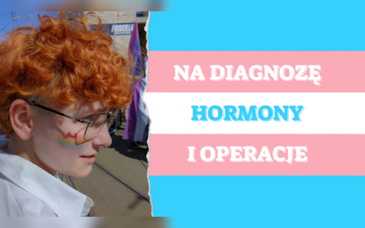 Młody człowiek z rudymi włosami, z tęczowym makijażem na policzku.