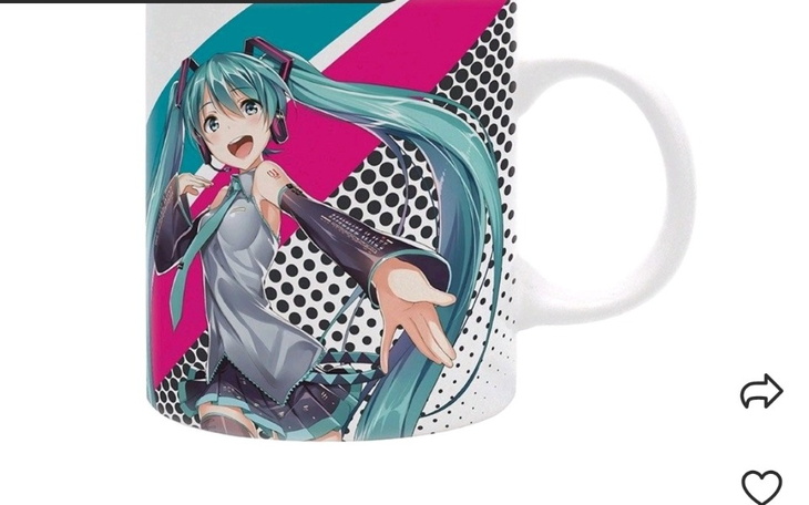 Kubek z wizerunkiem postaci anime, kolorowy i atrakcyjny.