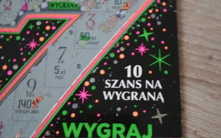 Kupon loterii z napisem '10 szans na wygraną'.