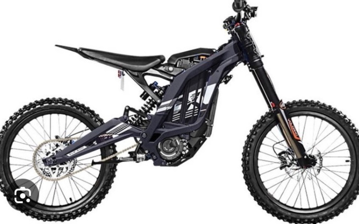 Nowoczesny rower górski z elektrycznym napędem.