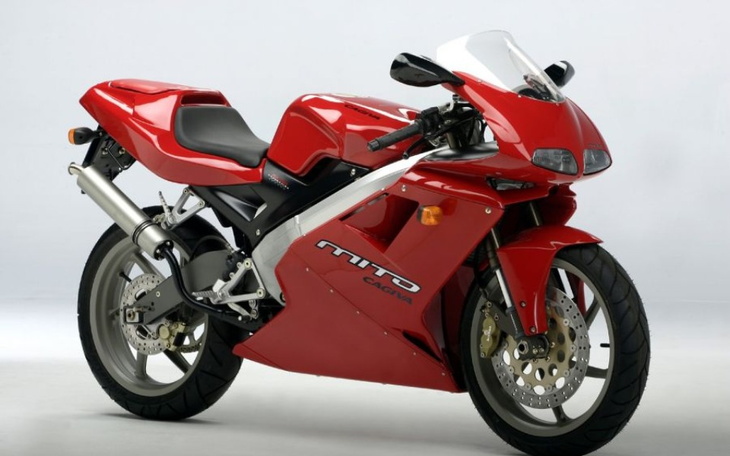 Zbiórka Motocyklista zbiera na motor - zdjęcie główne