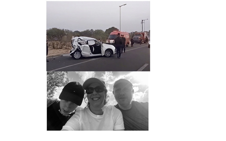 Wypadek samochodowy, zniszczony pojazd na drodze.