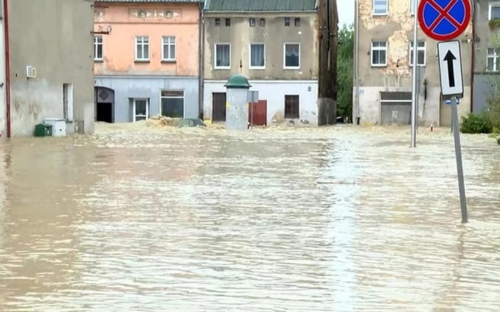 Zbiórka SIM-MED pomoc dla POWODZIAN - zdjęcie główne