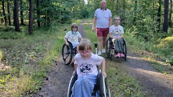 Zbiórka Pomóż rodzinie Ali, Ani i Anieli - miniaturka zdjęcia