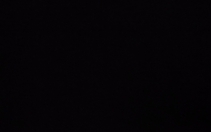 Czarna fotografia, brak widocznych szczegółów.