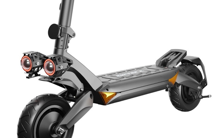 Nowoczesna hulajnoga elektryczna z dużymi kołami i podwójnymi światłami.