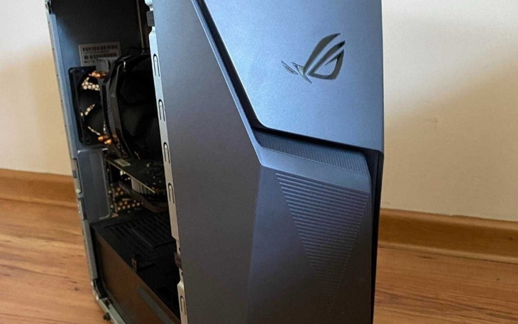 Nowoczesna obudowa komputera z logo ROG, idealna dla graczy.