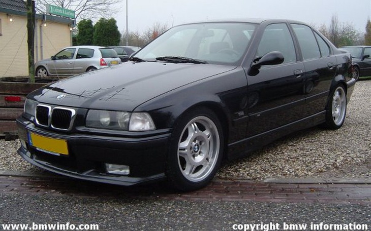 Zbiórka BMW E36 do driftów. - zdjęcie główne