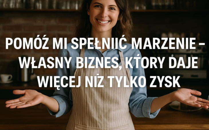 Kobieta w kuchni, marzy o własnym biznesie, uśmiechnięta i pełna energii.