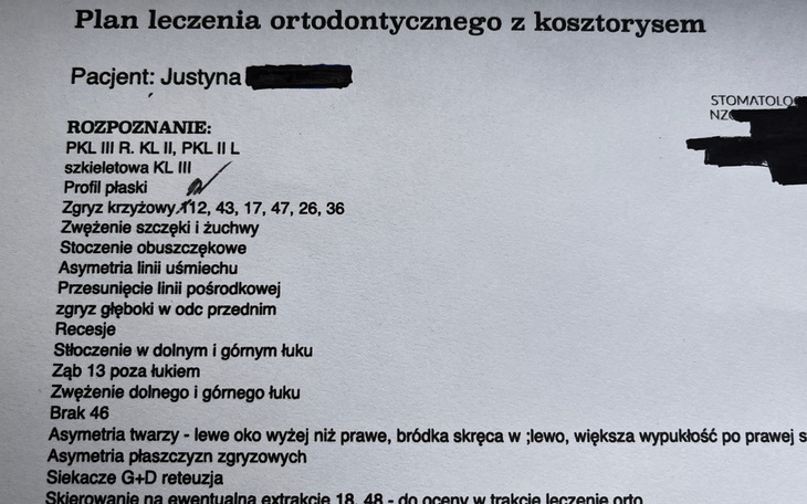 Dokument medyczny dotyczący leczenia ortodontycznego.