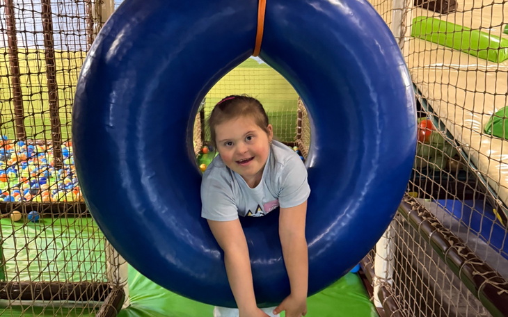 Ilustracja dotycząca wsparcia dla osób w trudnej sytuacji.