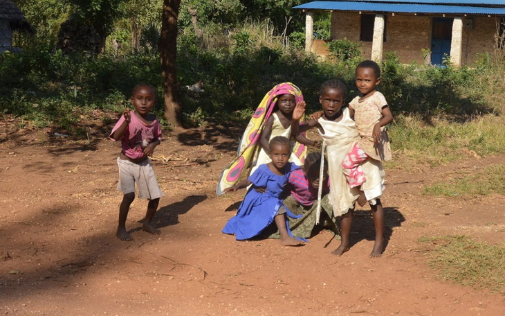 Zbiórka Dla umierających z głodu dzieci. - zdjęcie główne