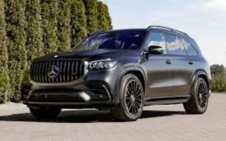 Nowoczesny SUV Mercedes w eleganckim wykończeniu.