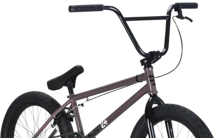 Rama roweru BMX w kolorze szarym.