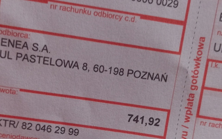 Rachunek z danymi adresowymi i kwotą do zapłaty.