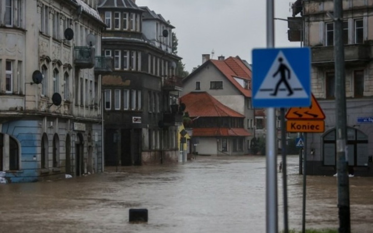 Zbiórka Pomoc z odbicia się od dna - zdjęcie główne
