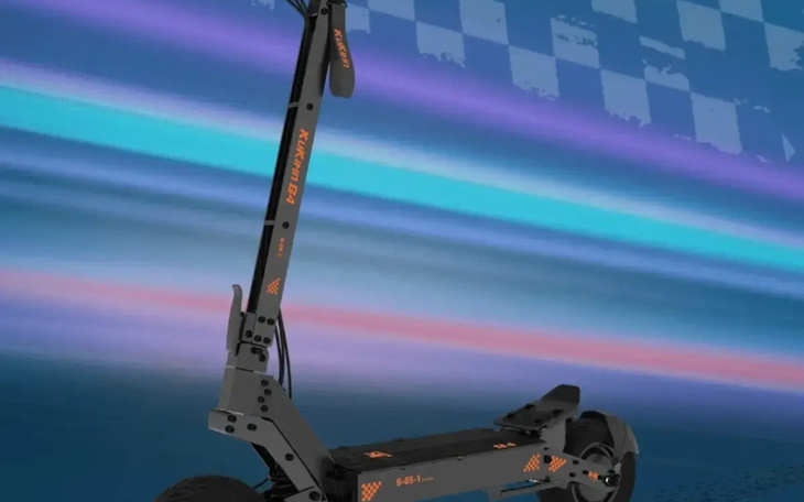 Nowoczesna hulajnoga elektryczna na kolorowym tle.