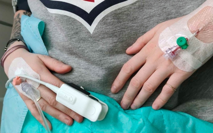 Pusty obrazek, brak widocznej treści.