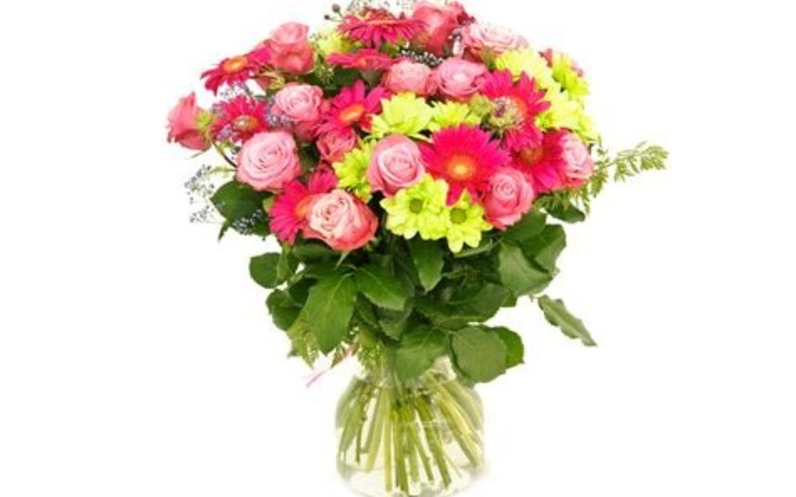 Kolorowy bukiet kwiatów, pełen radości i świeżości.