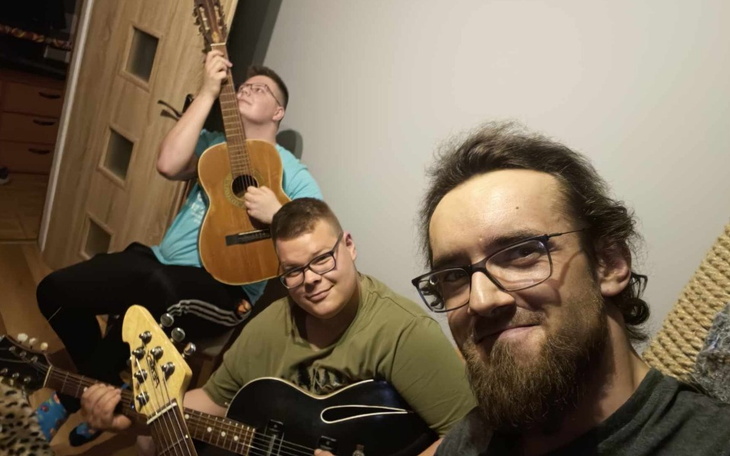 Zbiórka Lekcje gry zespołowej na gitarze - zdjęcie główne