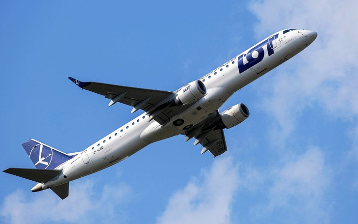 Zbiórka Na 1 lot samolotem - zdjęcie główne