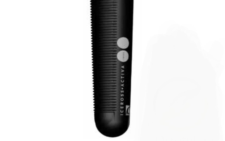 Czarny prostownik do włosów z przyciskami i logo.