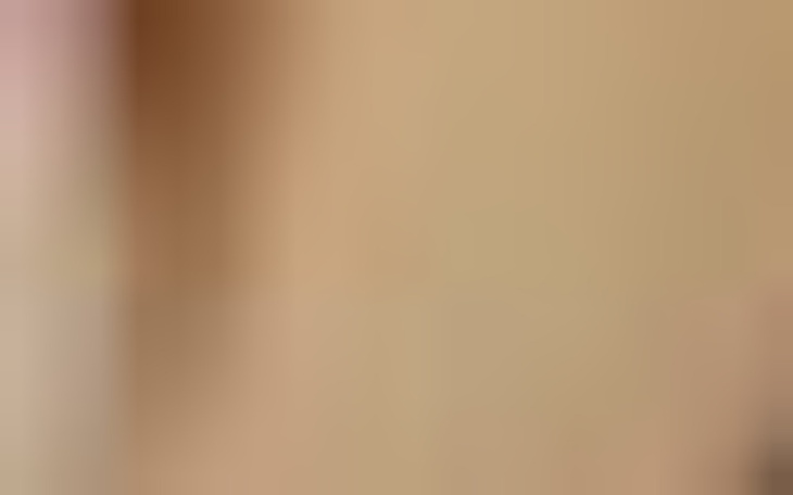 Zbliżenie na nieostry fragment, nieczytelny.