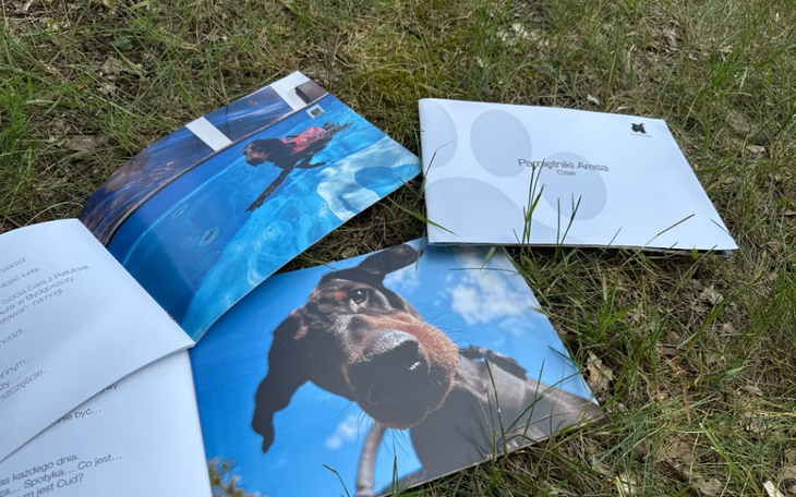 Książka o psach, z pięknymi zdjęciami i historiami ich życia.