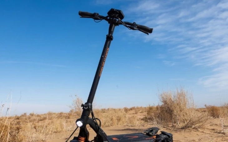 Grafika z postaciami z gry, z napisem 'Lawless'.