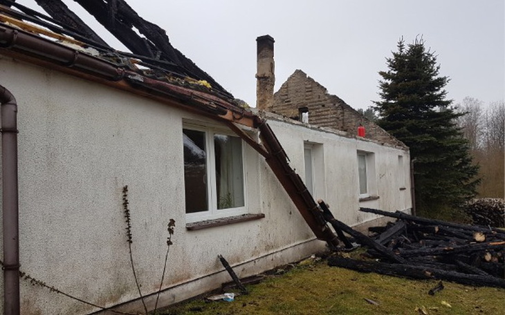 Zbiórka pozar wiejskiego domu - zdjęcie główne