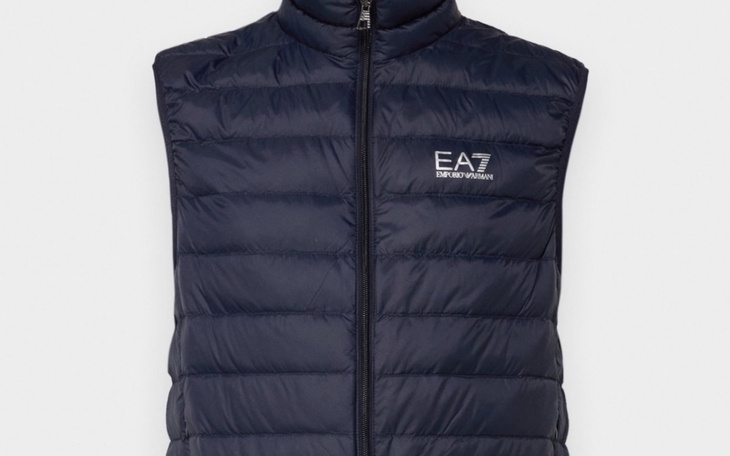 Ciepła kamizelka puchowa w kolorze granatowym.