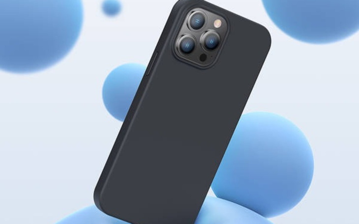 Osoba w wózku inwalidzkim z uśmiechem i kciukiem w górę.