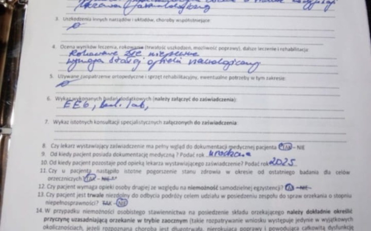 Dokument z odręcznymi notatkami i podpisami.