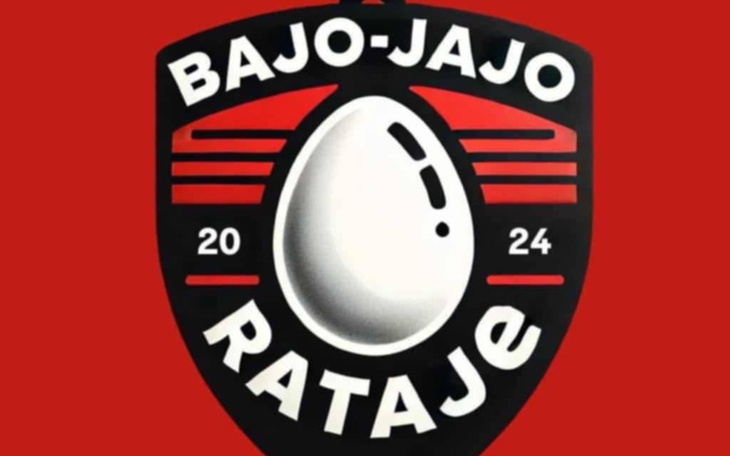 Logo drużyny sportowej Bajo-Jajo Rataje na czerwonym tle.