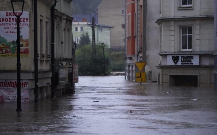 Zbiórka Pomoc powodzianom.. - zdjęcie główne