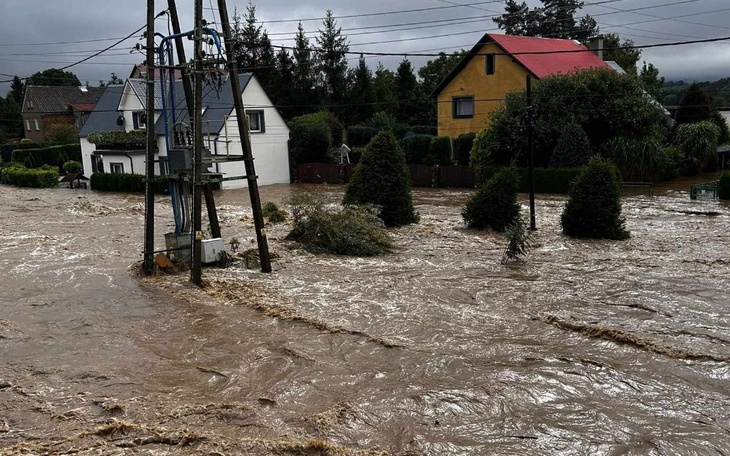 Zbiórka Pomagamy rodzinie po powodzi - zdjęcie główne