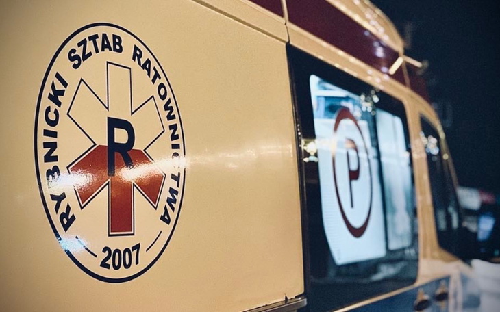 Karetka pogotowia, symbol ratownictwa medycznego.