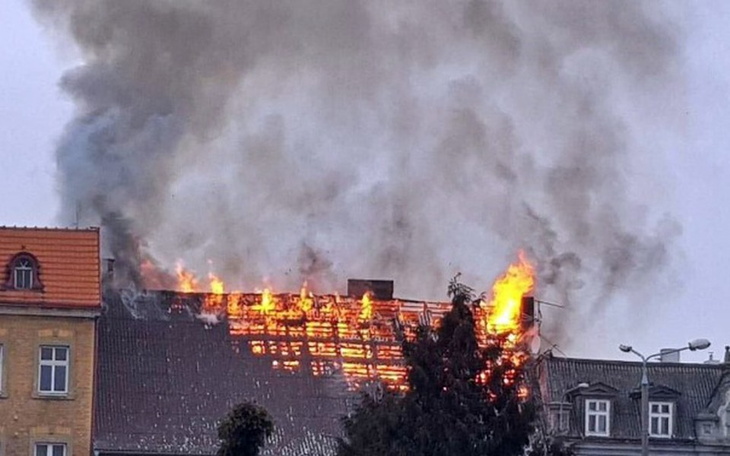 Zbiórka Spalony dach kamienicy Strzelno. - zdjęcie główne