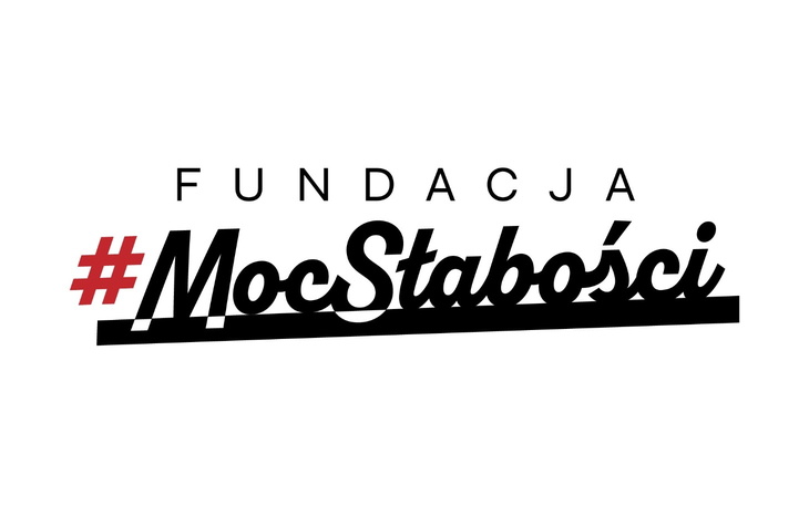 Logo Fundacji #MocStabości na białym tle.