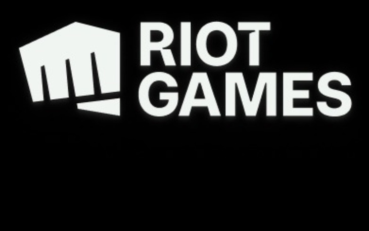 Logo Riot Games na czarnym tle, symbolizujące gry komputerowe.