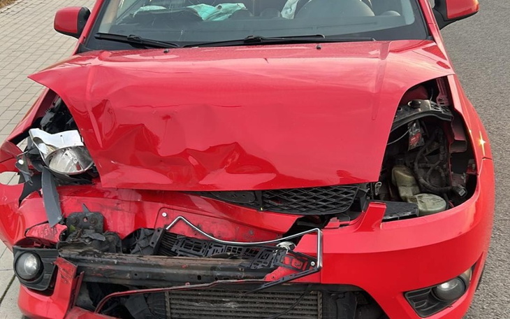 Zbiórka Naprawa auta czerwona strzała - zdjęcie główne